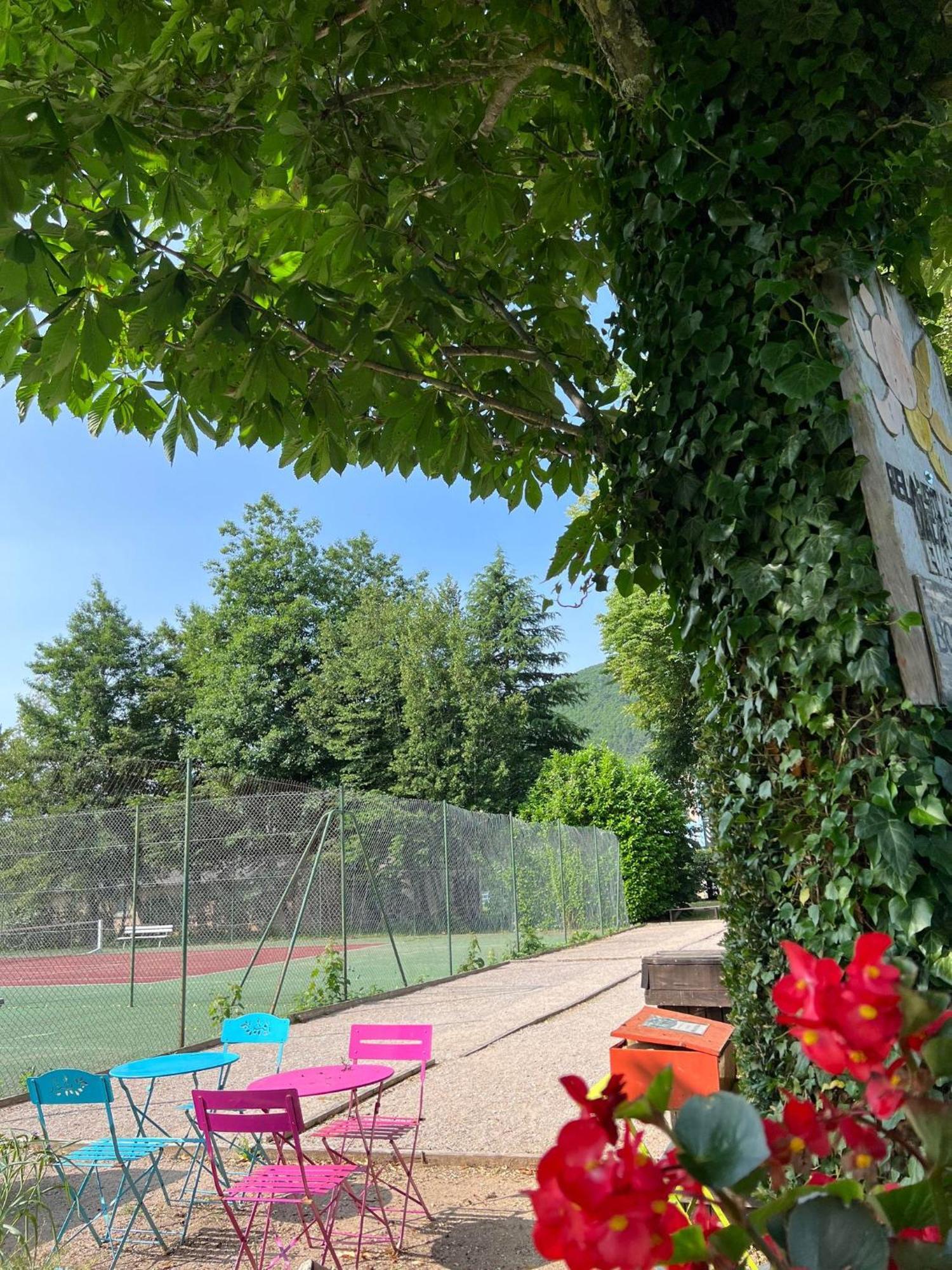 ホテル Domaine Du Roc Nantais エクステリア 写真